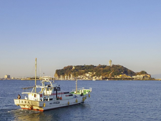 【池田丸】江ノ島を眺めながら出船