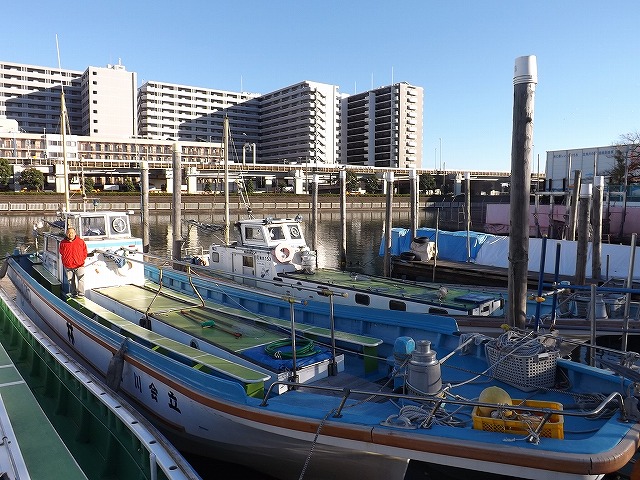 立会川勝島運河から出船