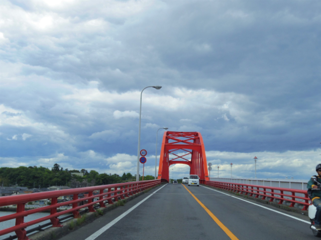 【つれたか丸】那珂湊港へ繋がる赤い橋