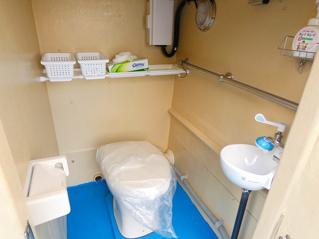 【船宿内田】練り船に設置されている水栓トイレ