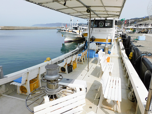 【釣り船まるかつ】前方