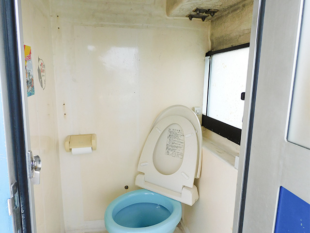 【釣り船まるかつ】個室水洗トイレ